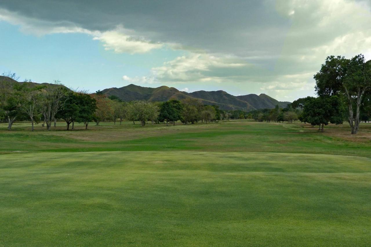 Marriott Maracay Golf Resort Exterior photo